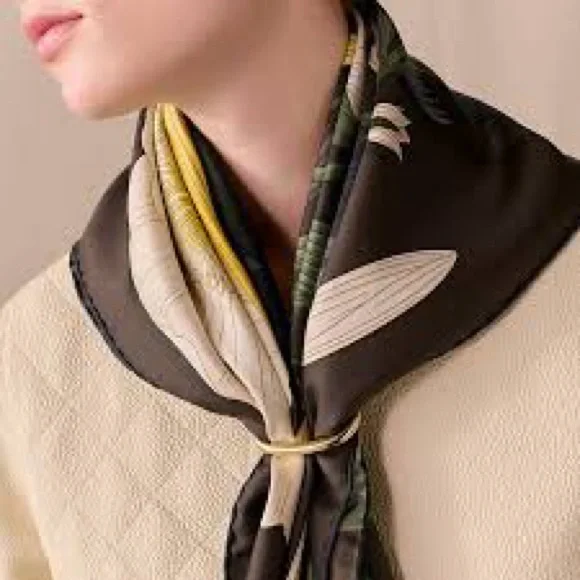 Hermes Silver Scarf Ring - Picture 4 of 4